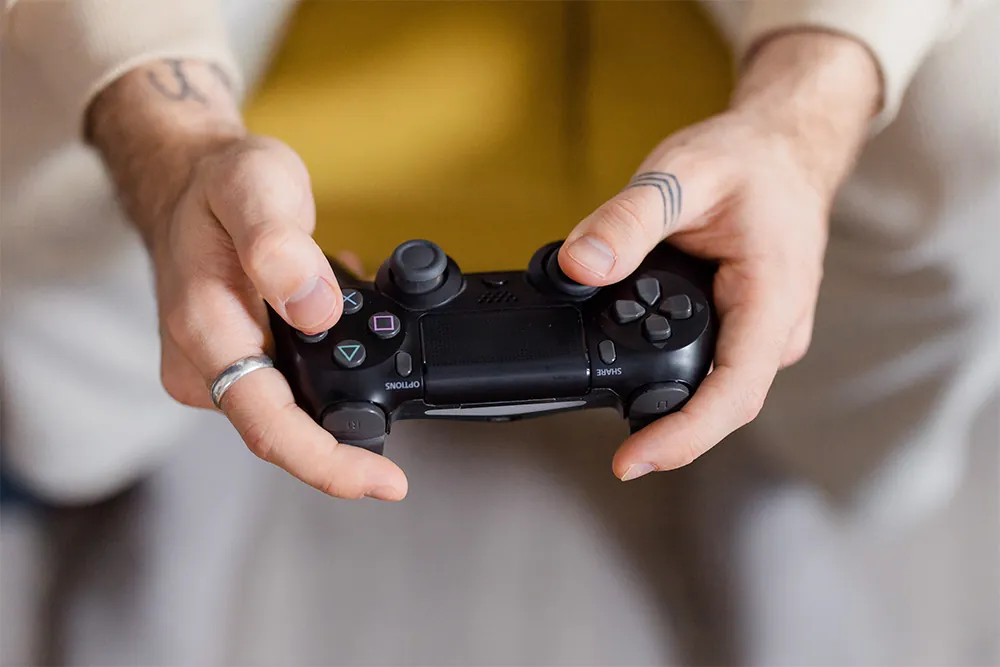 Man holding gaming control.