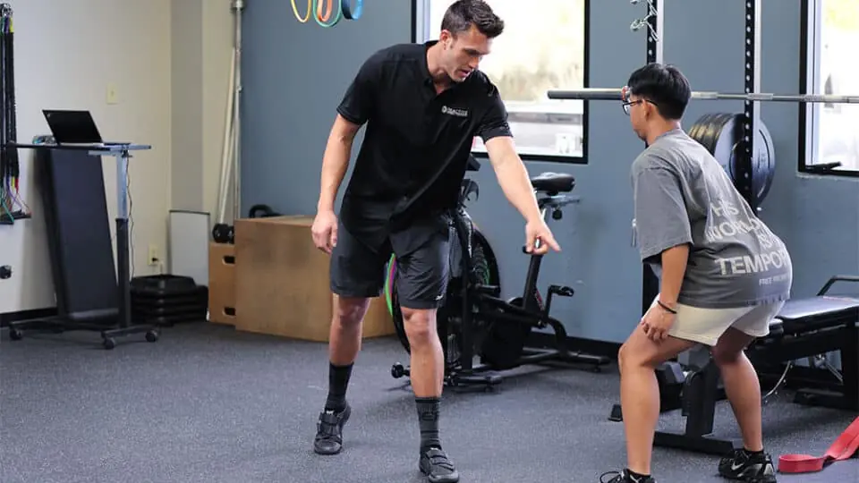 Personal Trainer coachinig client on starting an exercise program.