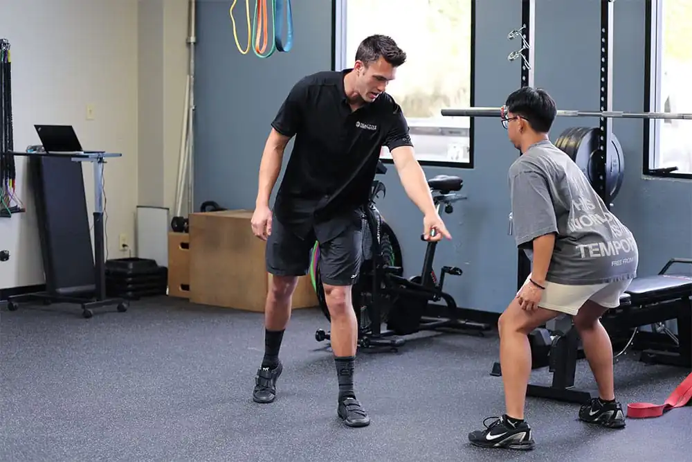 Personal Trainer coachinig client on starting an exercise program.
